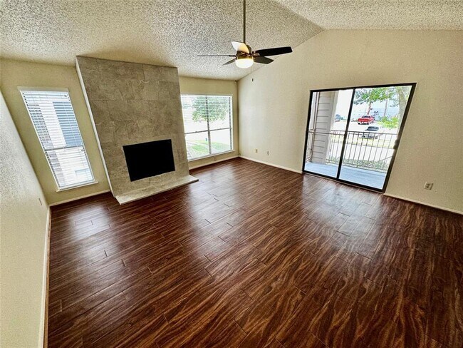 Foto del edificio - 6701 Sands Point Dr