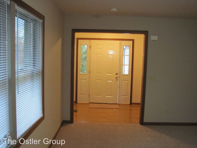 Building Photo - 5272-5347 Villa Ct