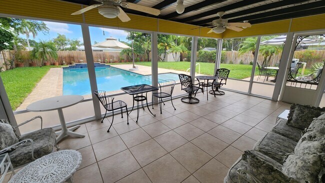 Foto del edificio - 225 E Ilex Dr