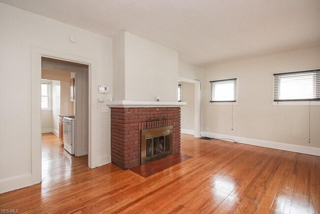 Building Photo - 1464 Sherbrook Rd