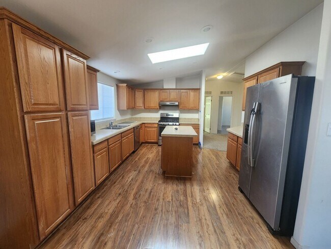 Building Photo - *6 months or 1 year Lease *Sunmore Estates Large 3 Bedroom 2 bath Home