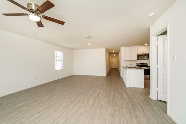 Building Photo - 1221 White Willow