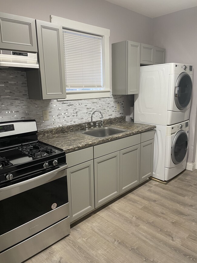 Kitchen - 1 - 38 W Lafayette St