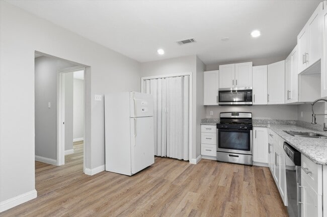 Building Photo - 8902 Courtney Dr