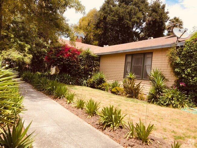 Building Photo - 971 Cowper St