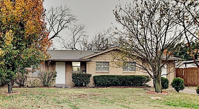 No Application Fees* $250 off 1st Months R... - No Application Fees* $250 off 1st Months R... House