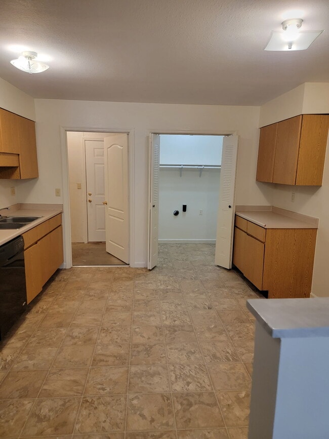 Building Photo - 8306 Shawn Ridge Dr