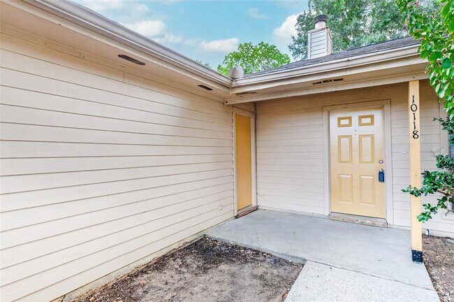 Building Photo - 10118 Emerald Oaks Dr