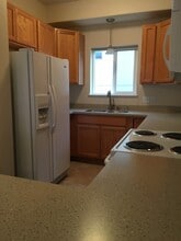 Building Photo - 9245 Commons Pl