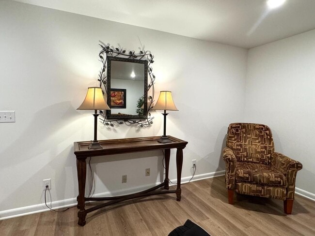 Building Photo - 1305 9th St W