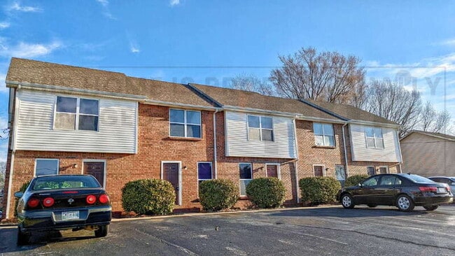 Building Photo - 1531 E Knollwood Cir