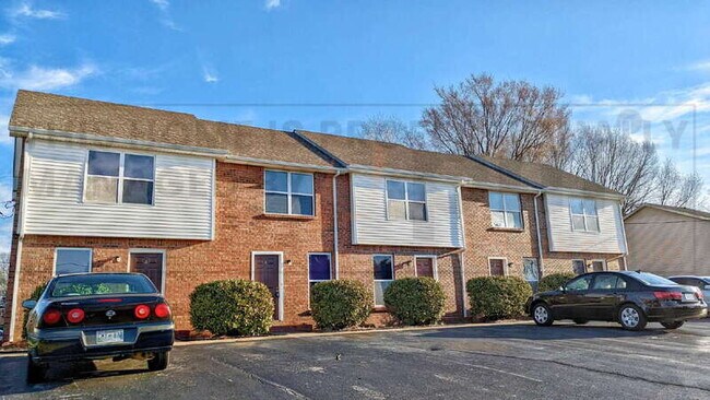 Foto del edificio - 1531 E Knollwood Cir