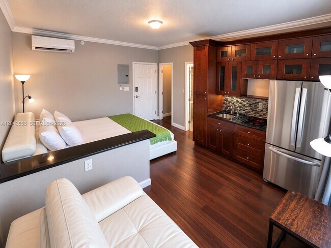 Foto del edificio - 3025 Indian Creek Dr