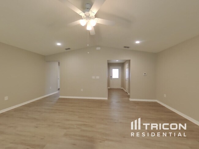 Building Photo - 167 Sandhill Crane Lane Lake Alfred FL