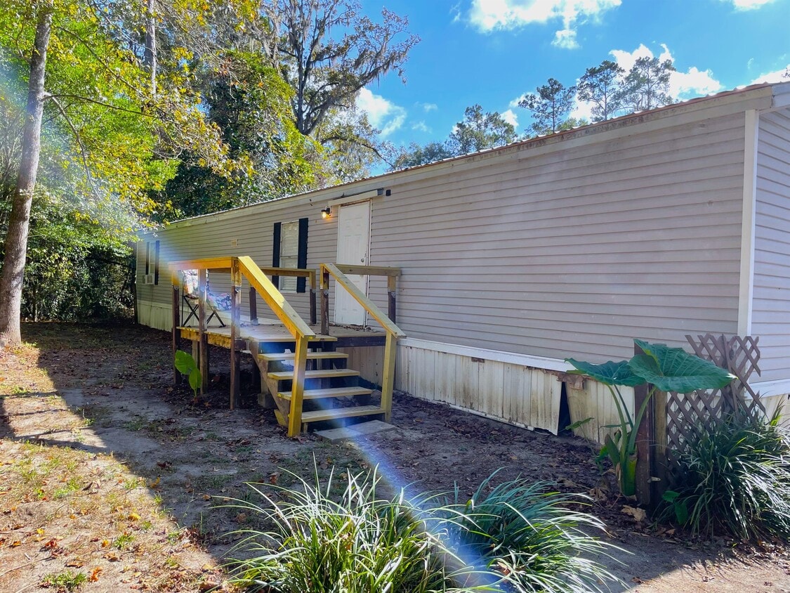 21 Maxson Rd, Crawfordville, FL 32327 House Rental in Crawfordville