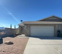 Building Photo - 2486 Armour Ave