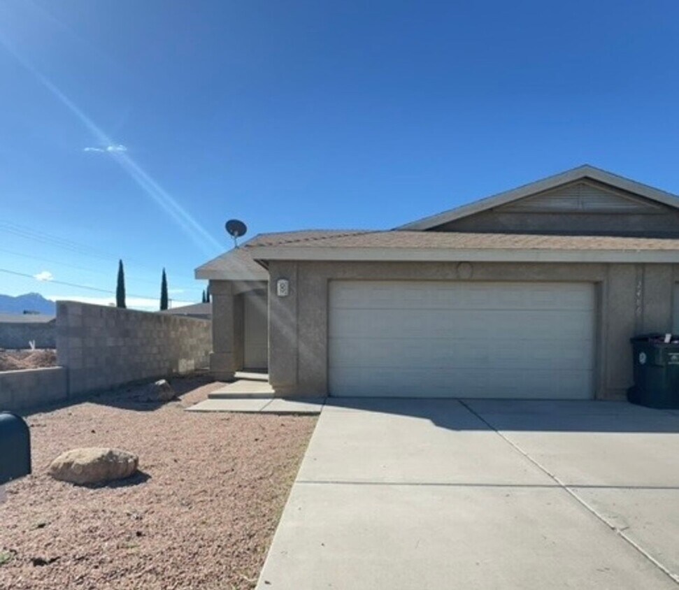 Primary Photo - 3 Bedroom 2 Bathroom Duplex