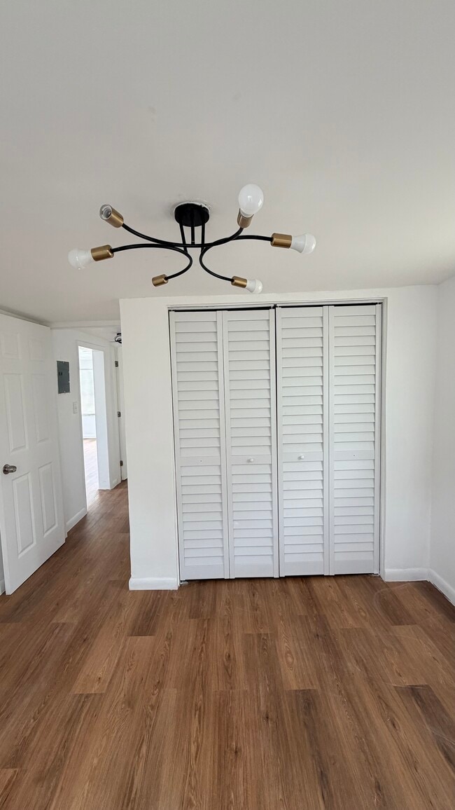 Foto del edificio - 414 Phippen Waiters Rd