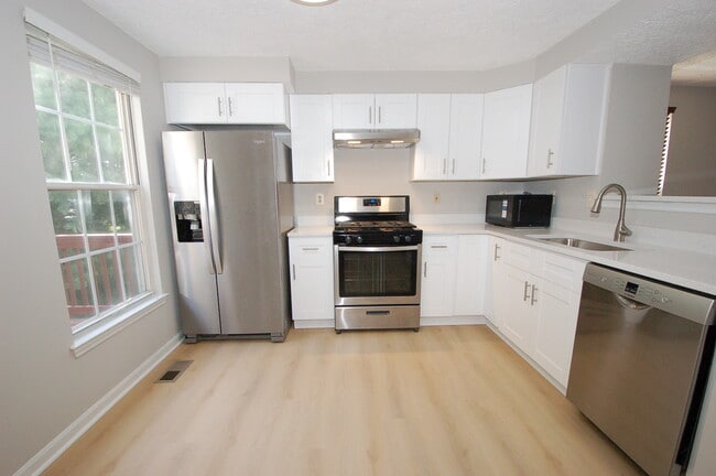 First floor kitchen -- 1 - 8916 Pembrook Woods