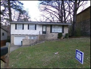 Building Photo - 9000 Byron Dr