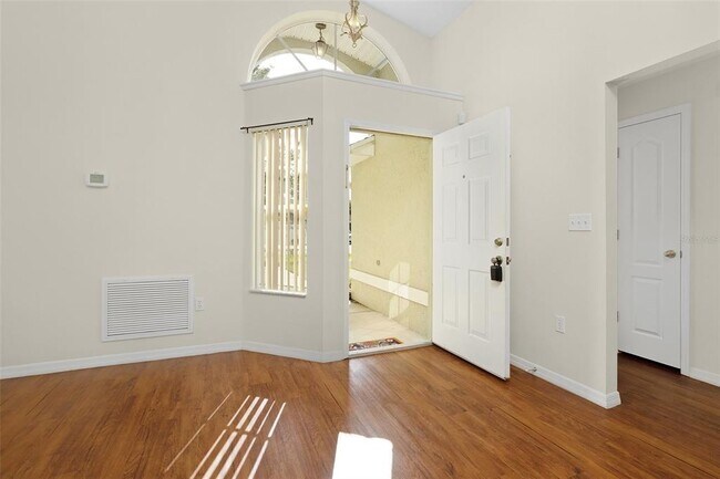 Foto del edificio - 2936 Twin Oaks Dr