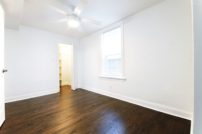Building Photo - 2646 N Marshfield Ave