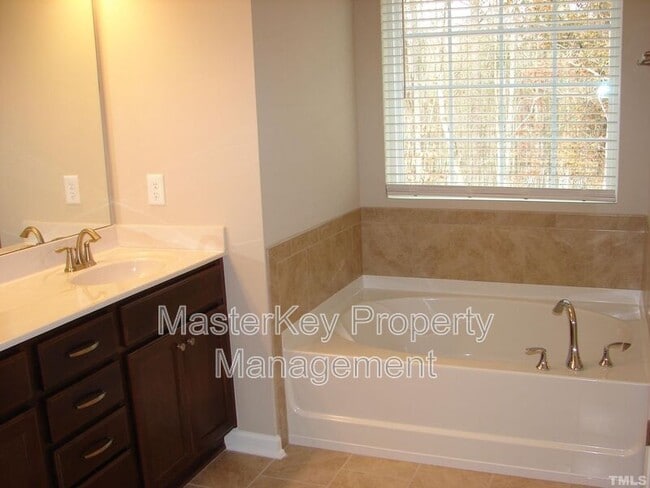 Building Photo - 2800 Lanasa Ln