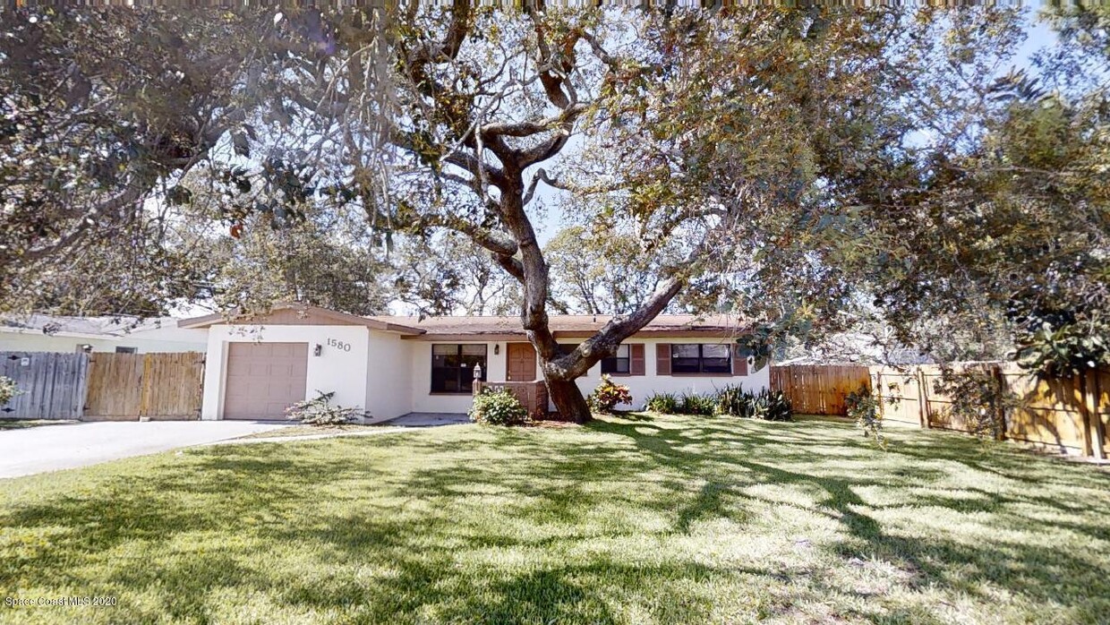 Primary Photo - 1580 Parkway Dr