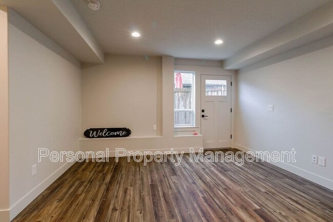 Building Photo - 707 N 1st Ave