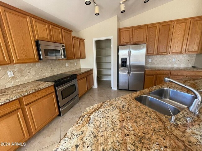 Foto del edificio - 17842 W Gelding Drive