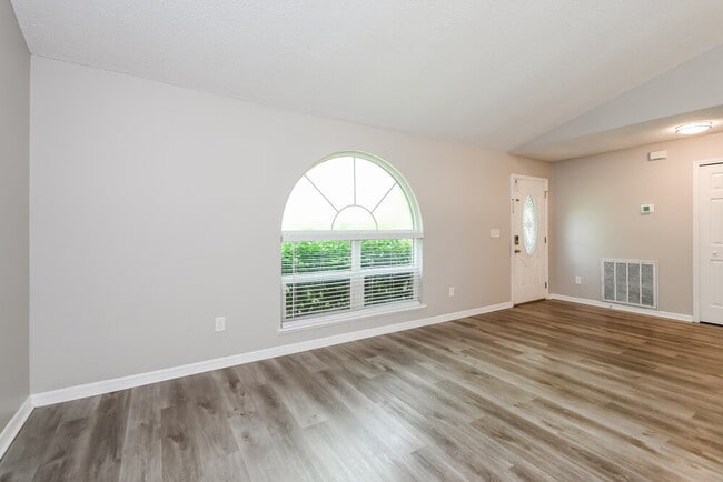 Building Photo - 223 Bent Oak Loop