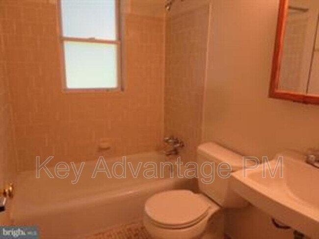 Building Photo - 2020 Cumberland Dr