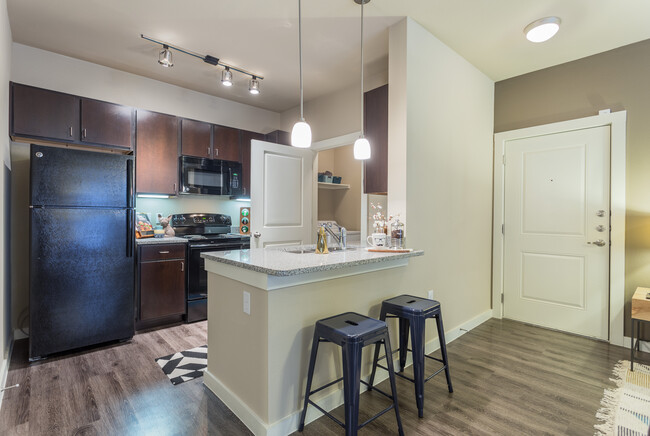 Kitchen bar and front entrance - Encore281