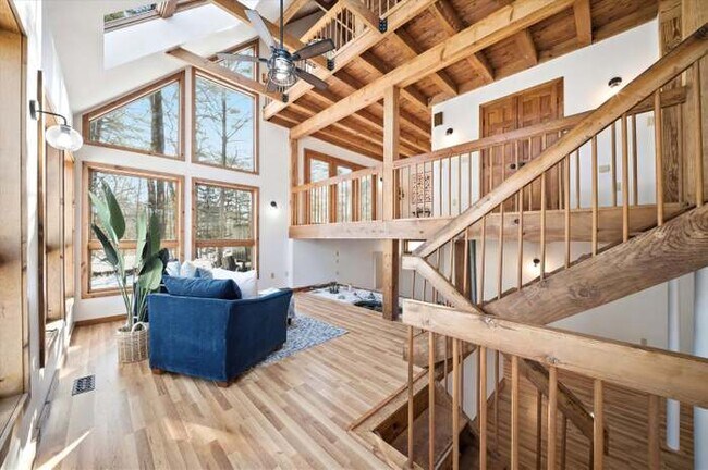 Foto del edificio - 105 Middle Rd