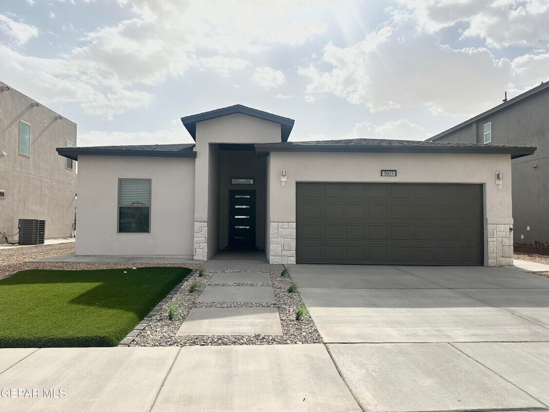 Foto principal - 5033 Munir Khouri St