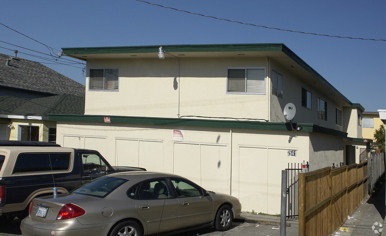 Building Photo - 2641 74th Ave