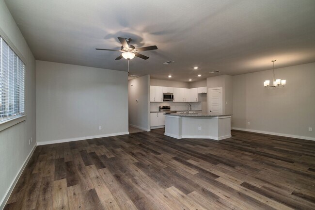 Foto del edificio - GORGEOUS 3 BEDROOM DUPLEX LOCATED IN MIDLO...