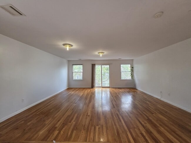 Foto del edificio - 14 Nevin St