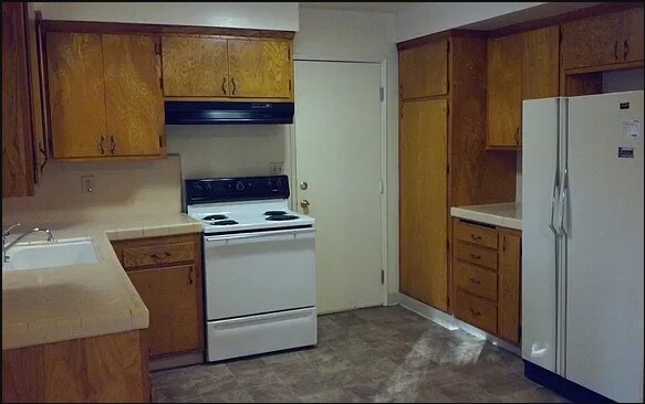 Building Photo - 3 Bedroom 1 Bath Duplex in Sacramento