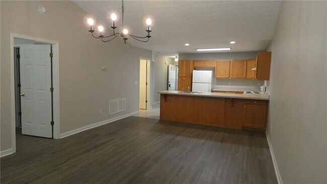 Foto del edificio - 2 bed/2 bath end unit in Gainesville