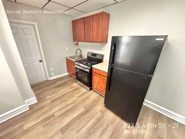 Building Photo - 223 S 49th St