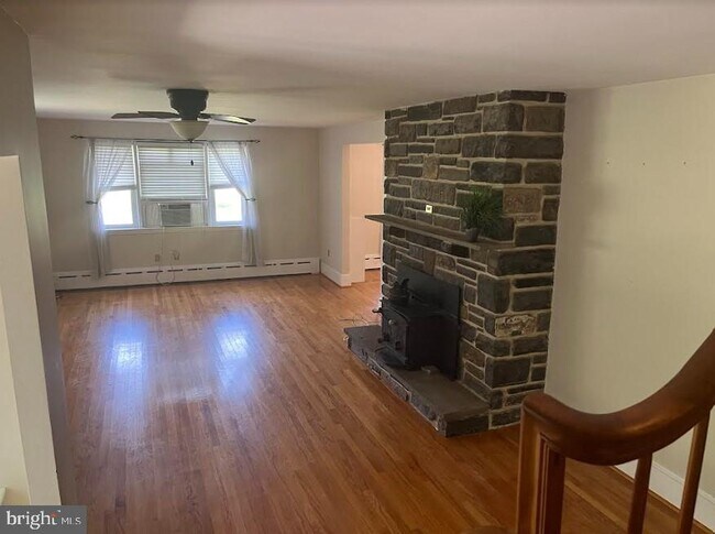 Foto del edificio - 1102 Woodland Ave