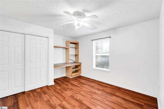 Building Photo - 1412 Harts Ridge Dr