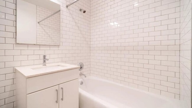 Building Photo - 2 bedroom in NEW YORK NY 10014
