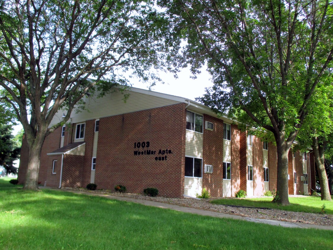 Westmar Exterior - Westmar Apartments