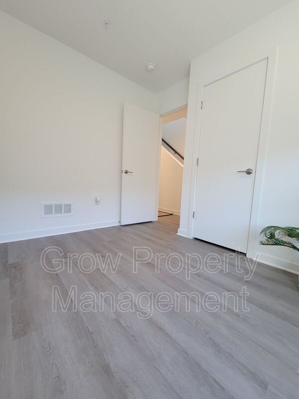 Foto del edificio - 3121 Beachview Ln