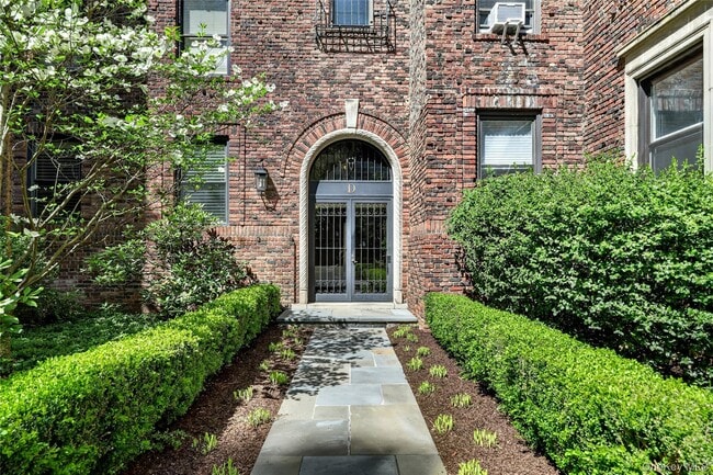 Building Photo - 64 Sagamore Rd