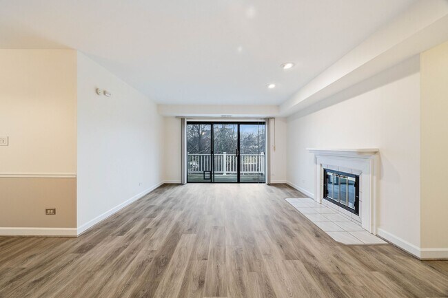 Building Photo - 0N 24 Ambleside Dr