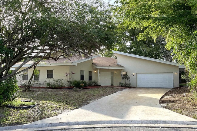 Building Photo - 244 Natchez Ct