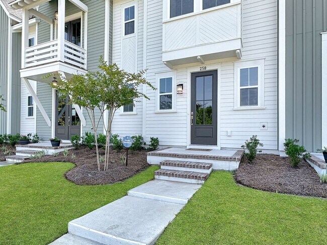 Foto del edificio - Beautiful, 3-Bedroom Midtown Nexton Townhome with Garage & Amenities